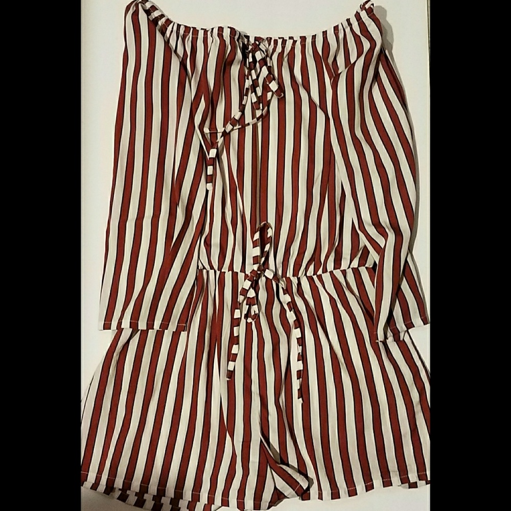 Striped off-shoulder short romper - Picture 4 of 4
